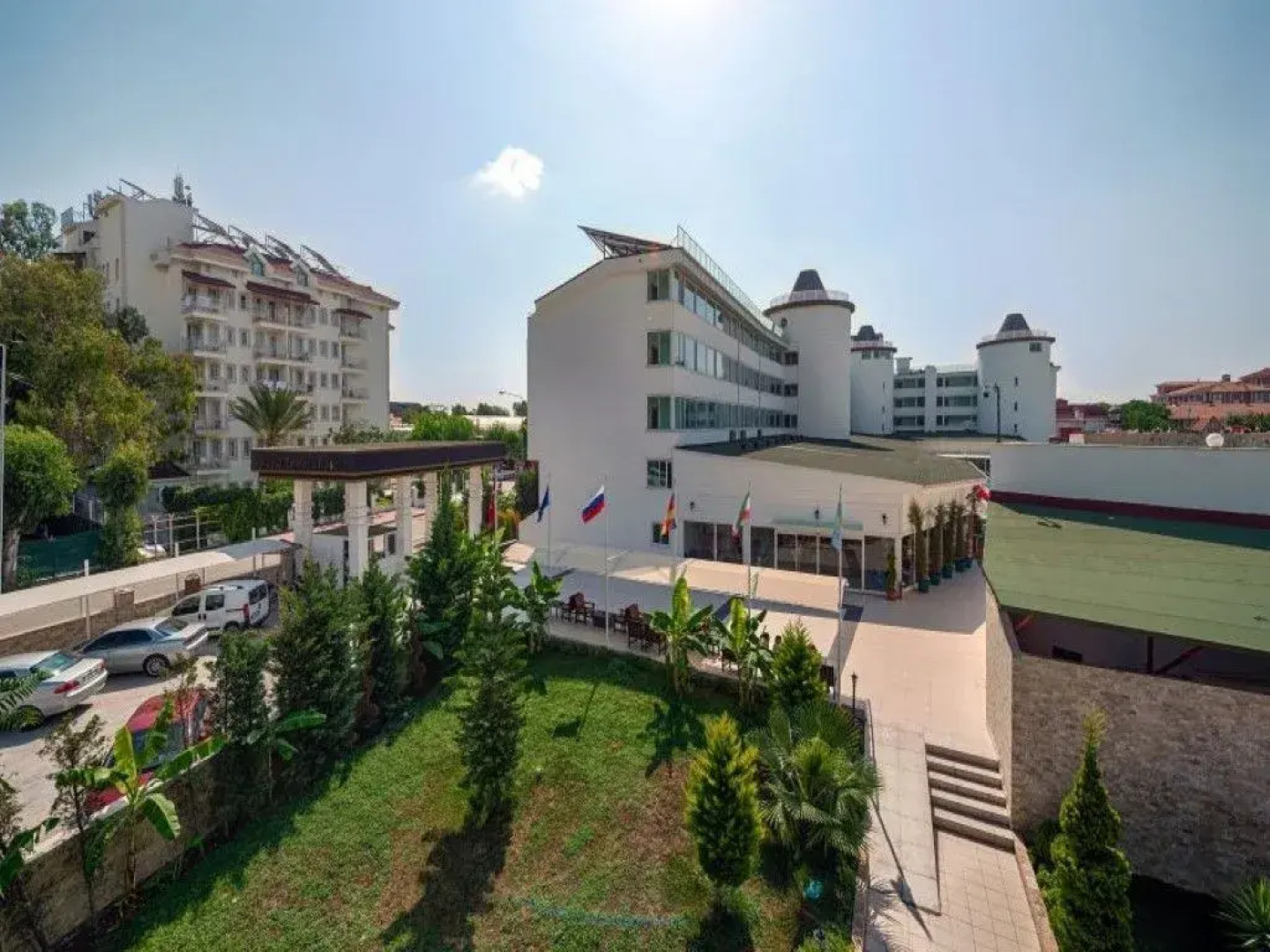 Отель Royal Towers Kiris