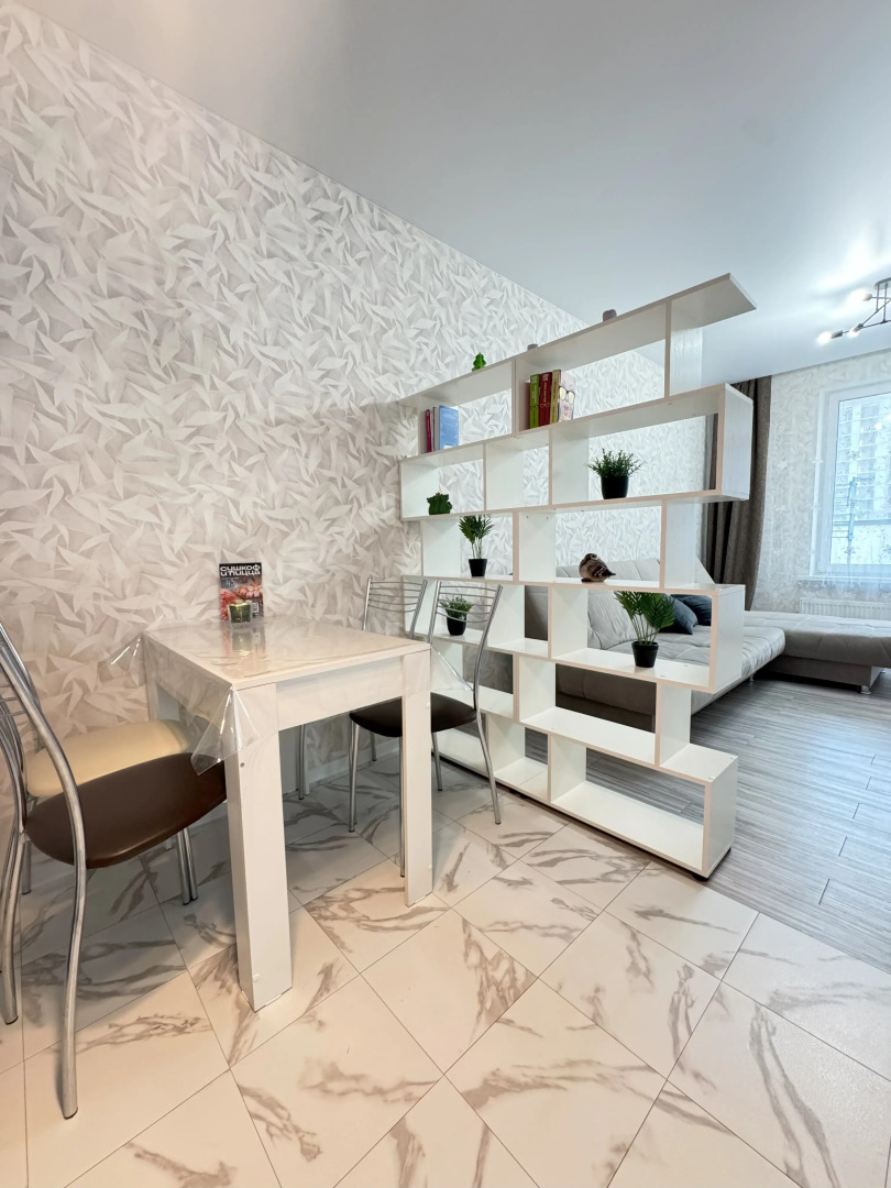 Квартира Пятиместная Красивая в Новом Районе Дивный Квартал у Озера