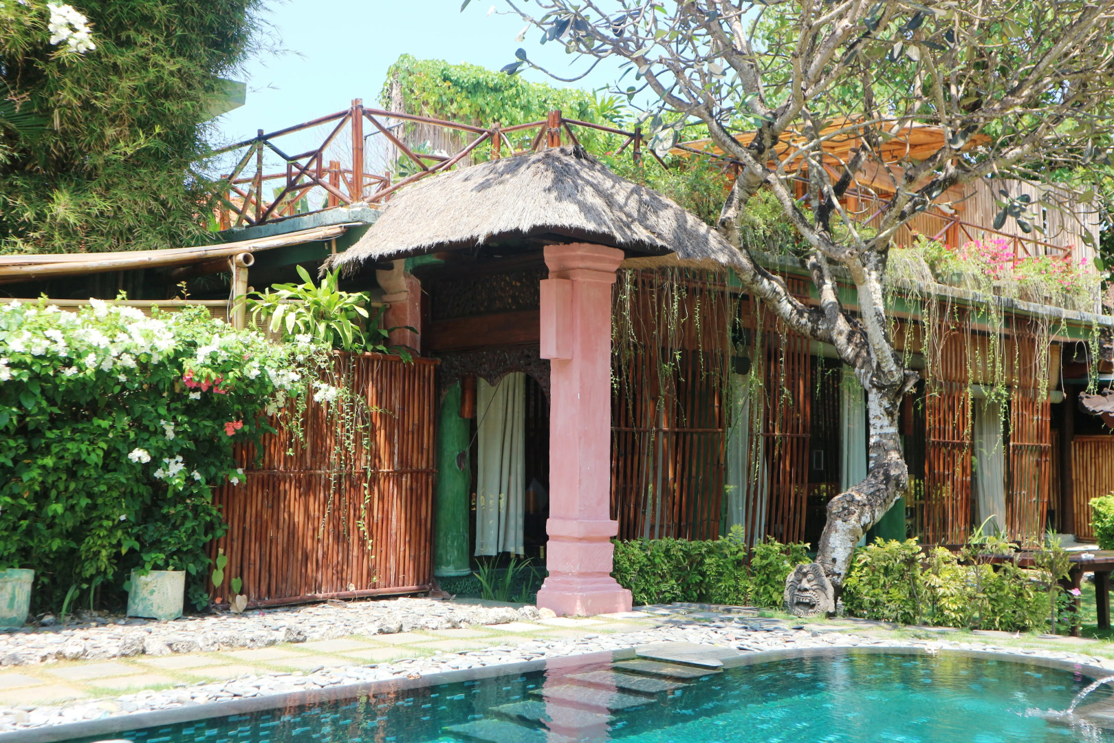 Отель La Taverna Suites