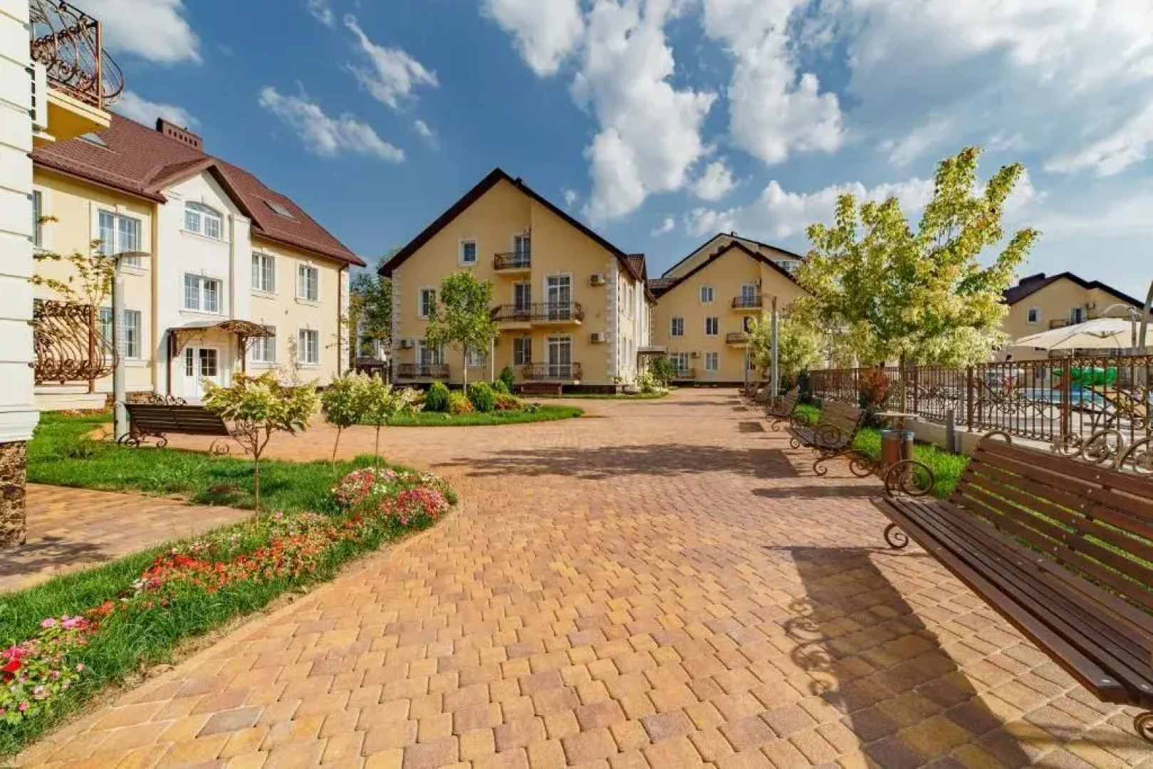 Курортный отель Дивный Мир Усадьба Шато  4****