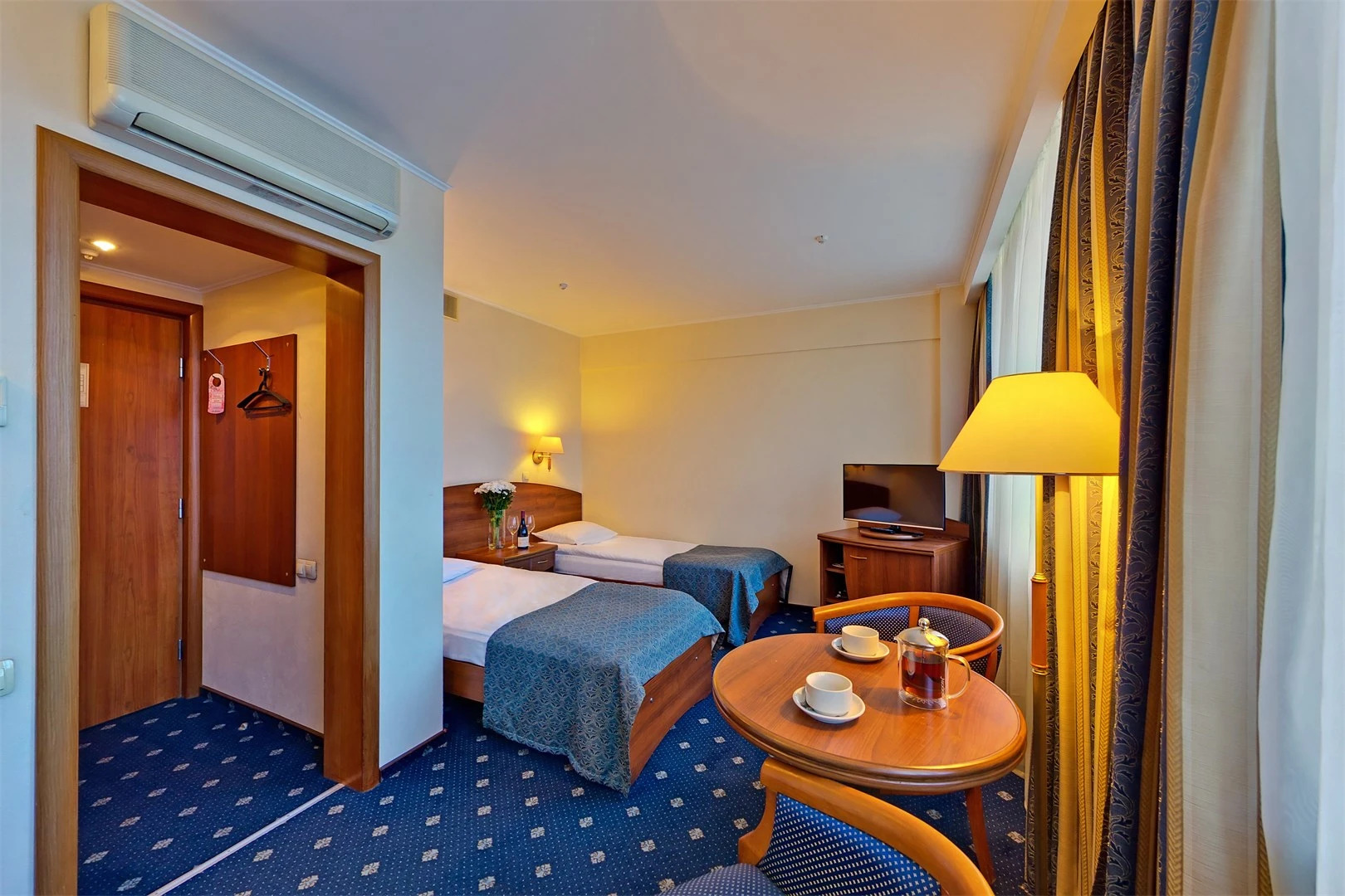 Отель Аэрополис