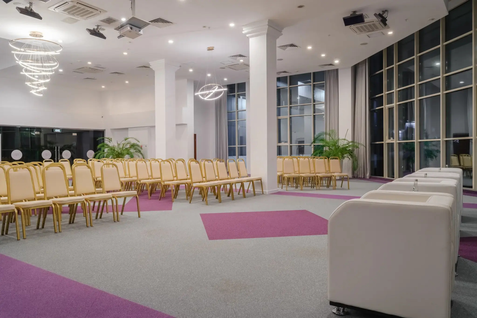 Отель Маринс Гранд Астрахань