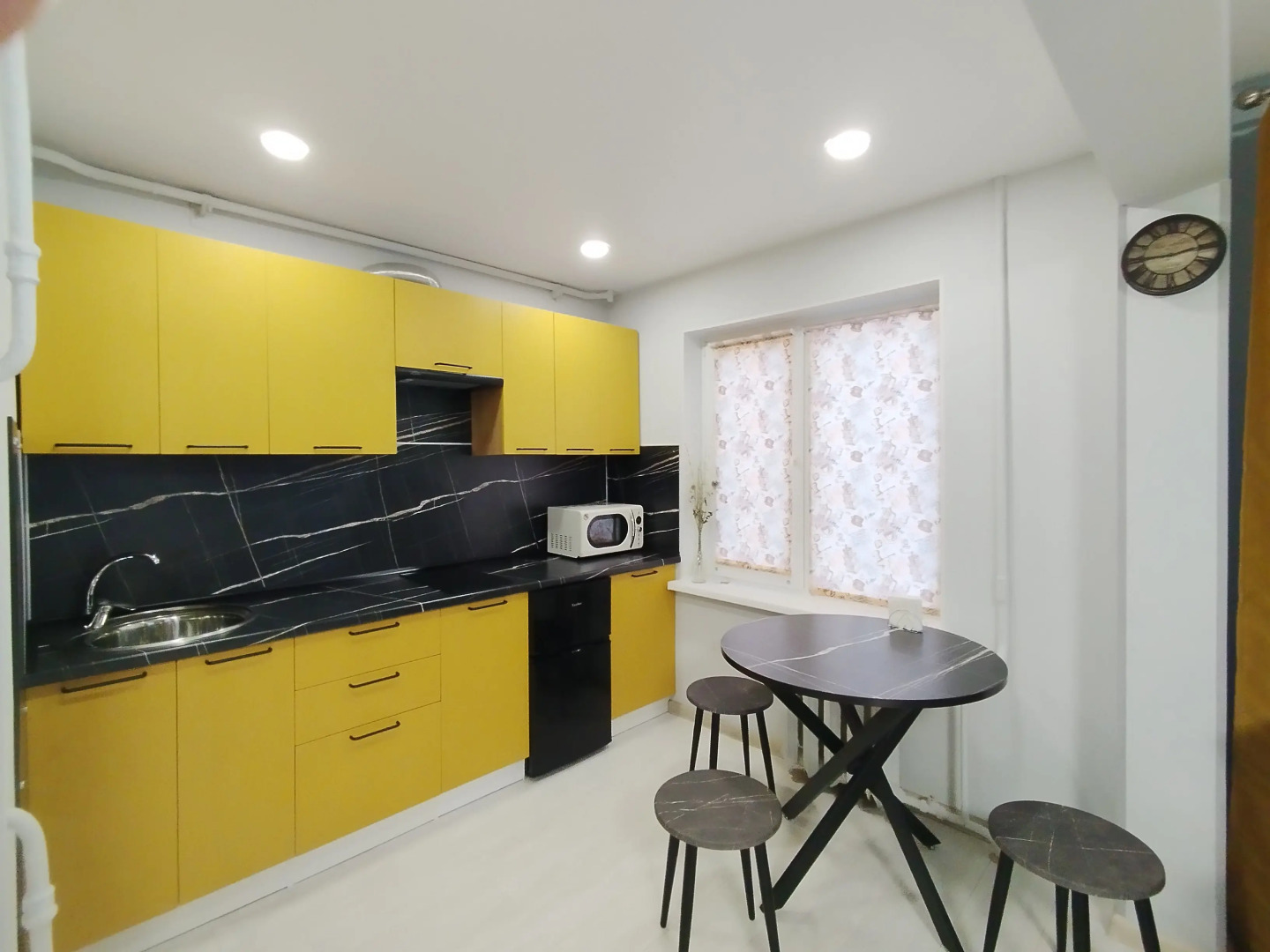 Квартира У Александровской Набережной