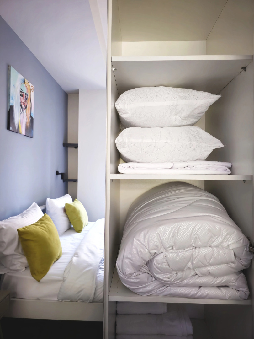 Апартаменты Newly Renovated Condo, Steps to Republic Square