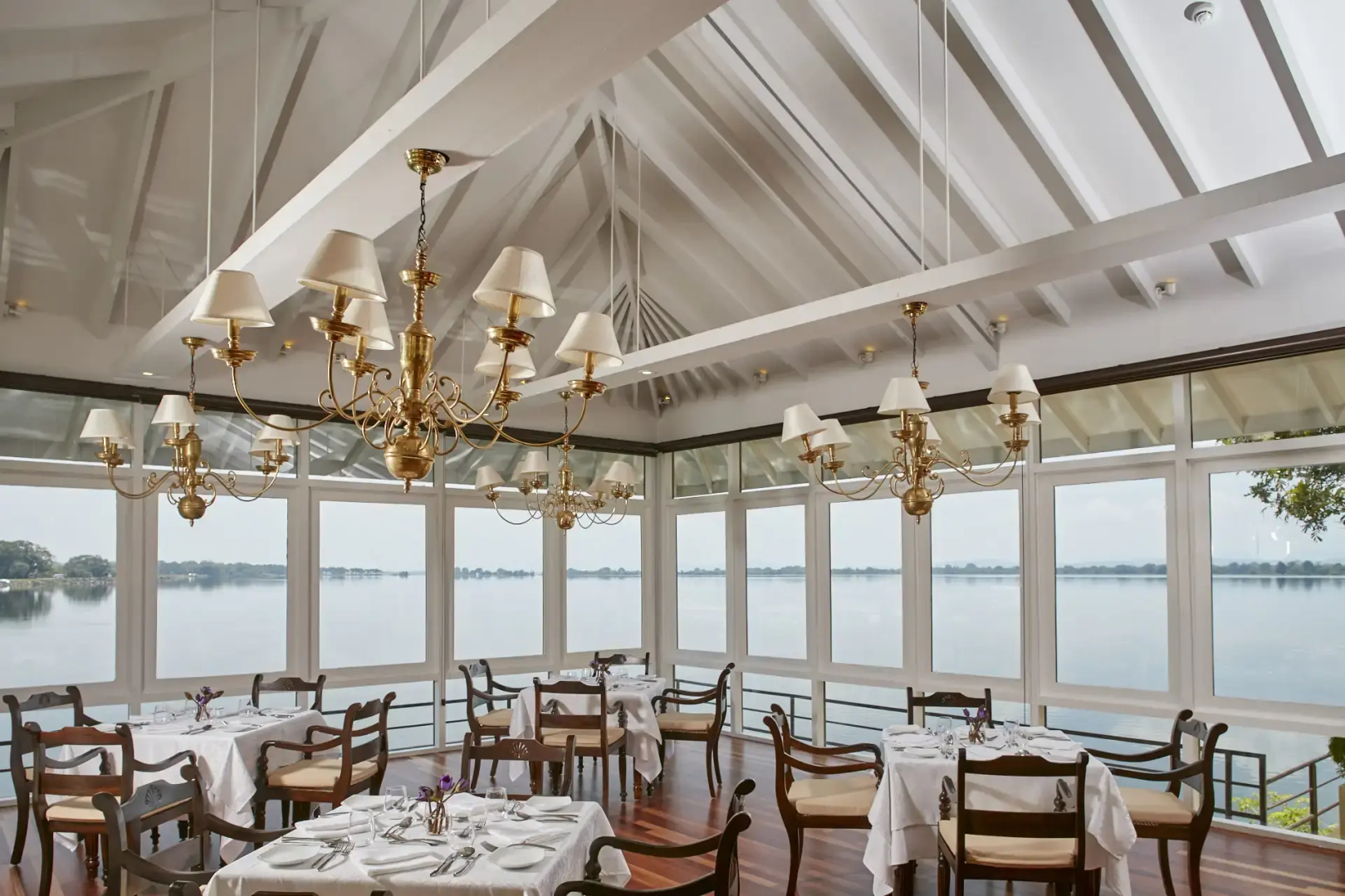 Отель EKHO Lake House - From Colonial Bungalow to Royal Retreat