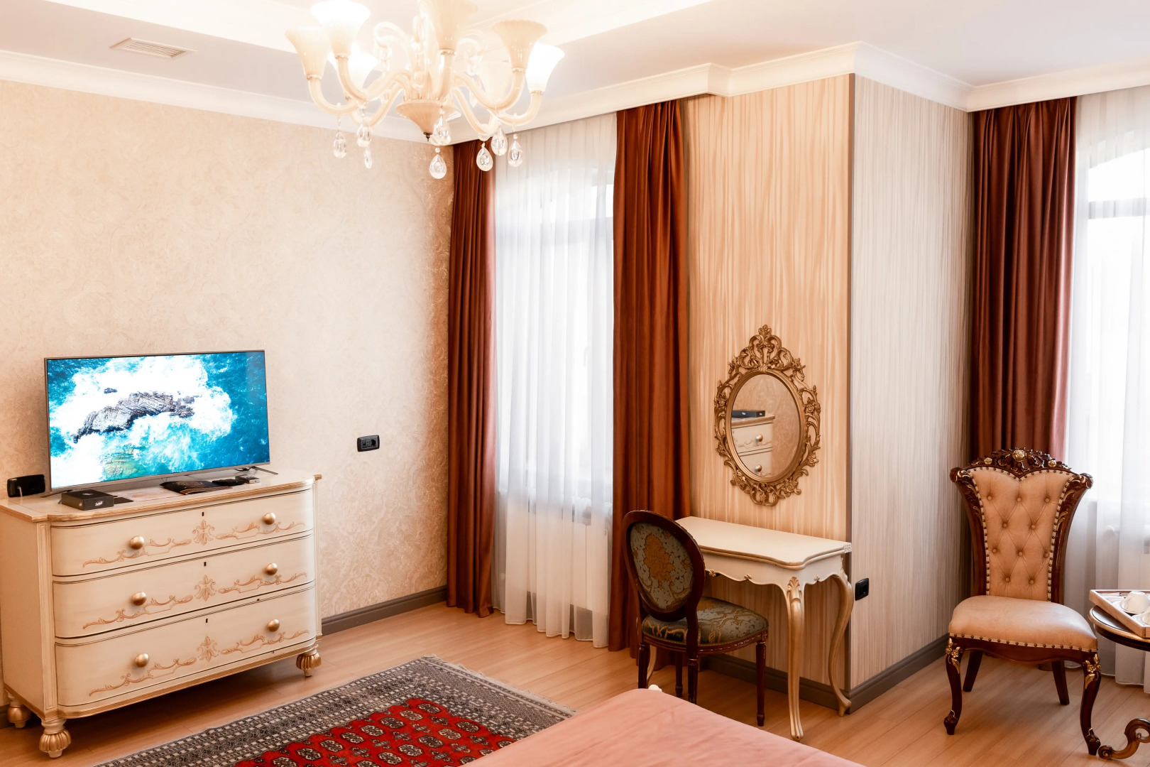 Отель West Inn Palace