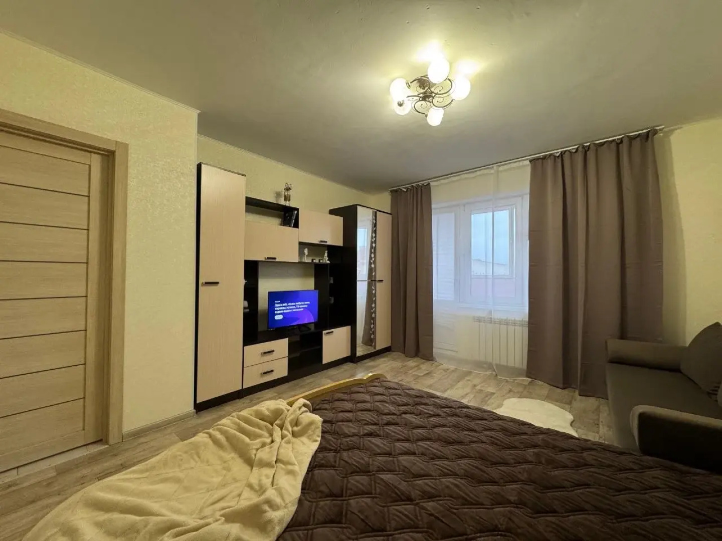 Апартаменты на 14 гостей на Хади Такташа 121 в центре города  На берегу Оз.Кабан