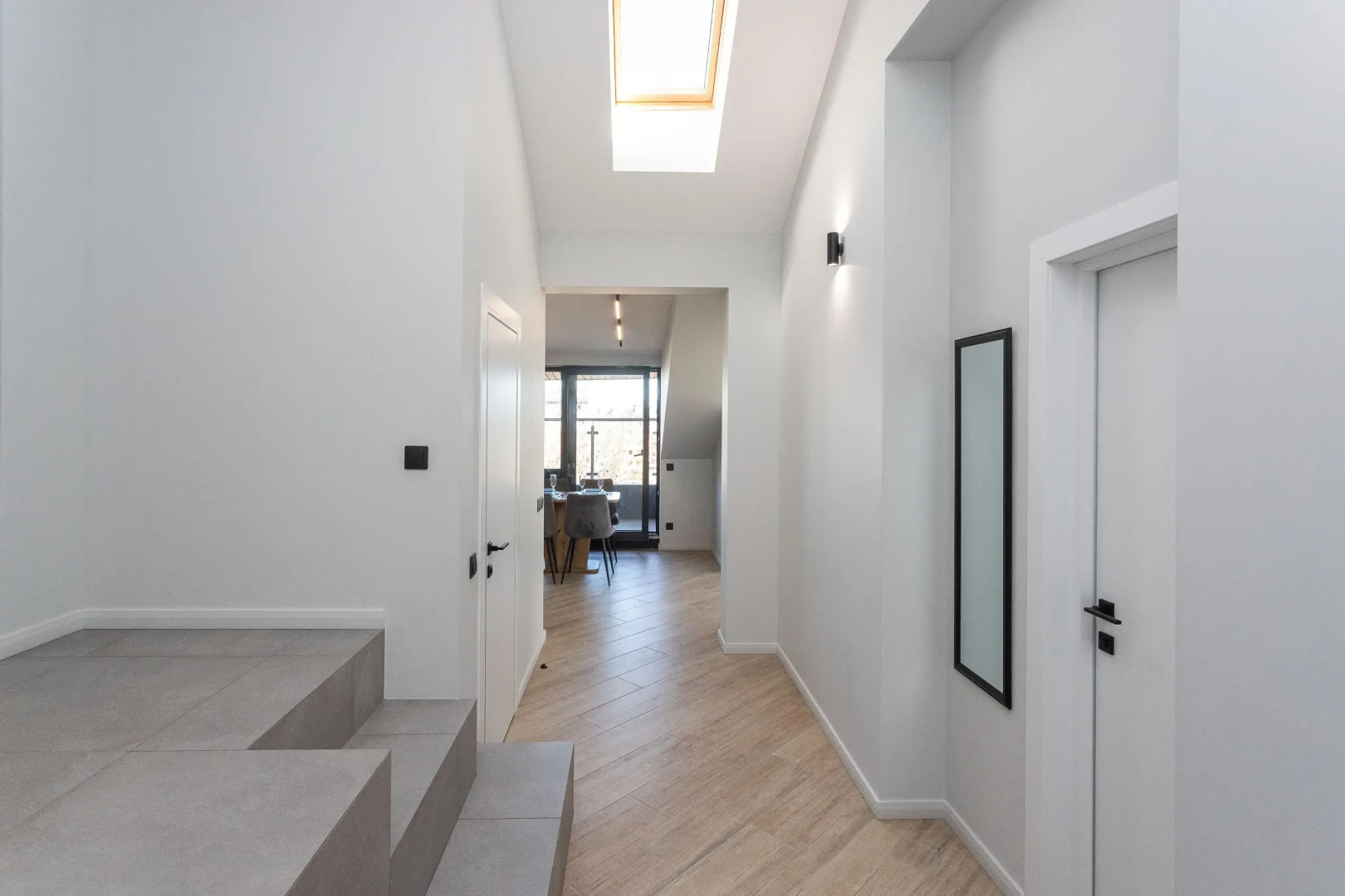 Квартира с Мансардными Окнами и Видом на Море