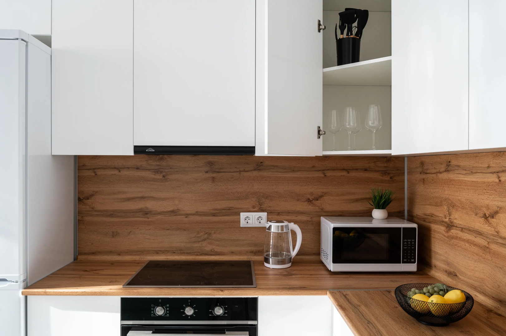 Светлая квартира с панорамными окнами. МПС 82