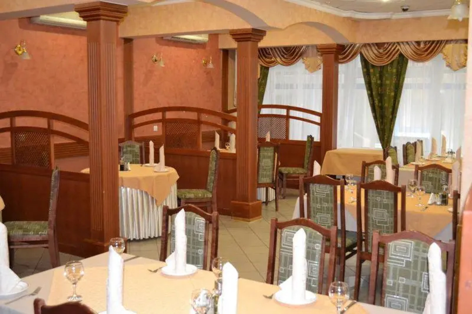 Азимут Отель Мирный