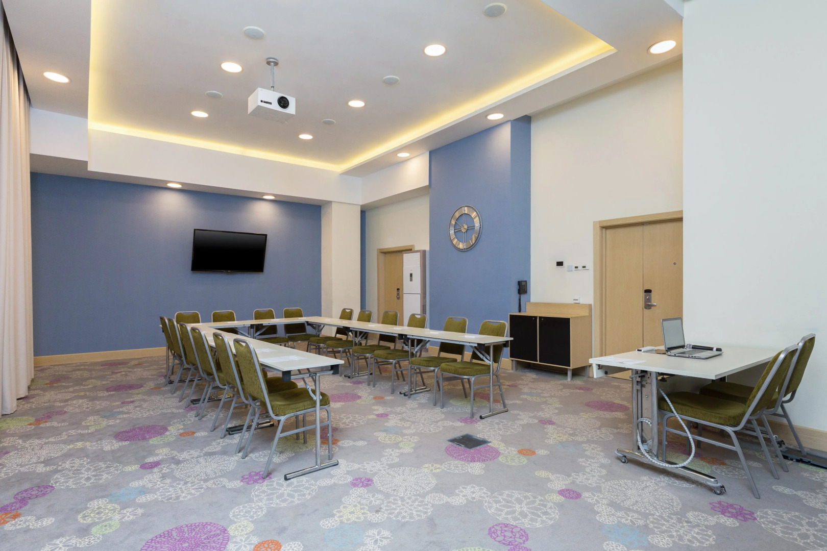 Отель Нестеров Плаза