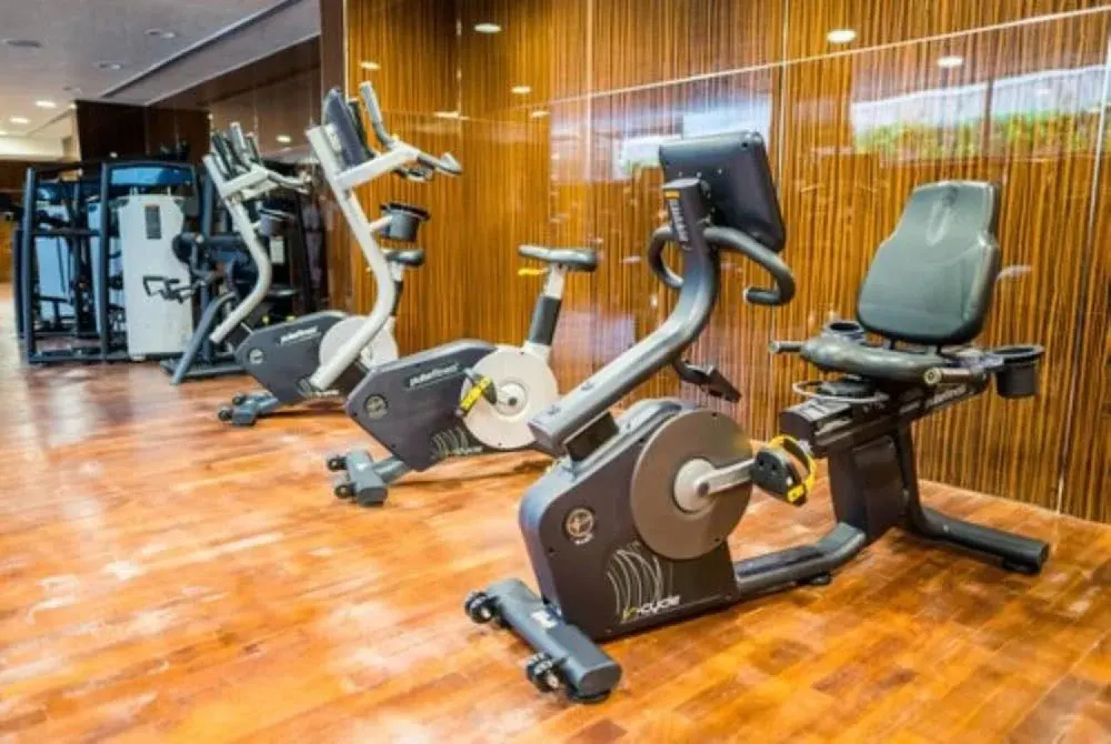 Отель Bel Air Crest Hotel & Suites