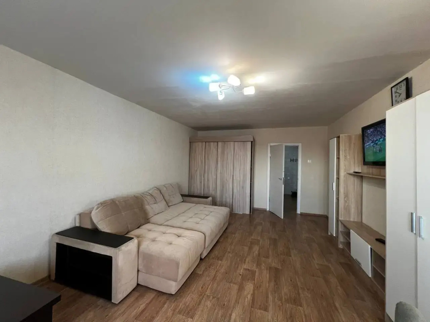 Апартаменты Просторная 3-к на Квартал Первомайском