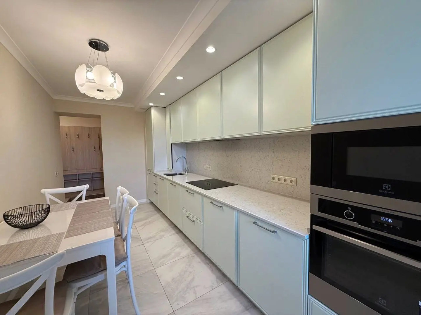 Апартаменты 4-комнатные HomeApart Сторожовская 8 (2)