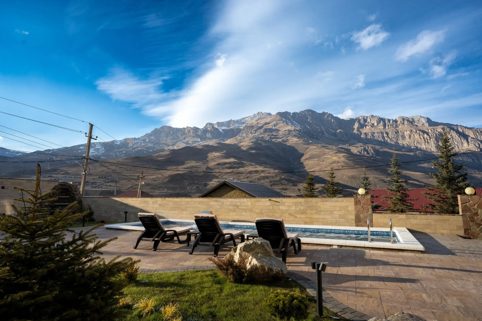 Частный Дом в Горах с Бассейном