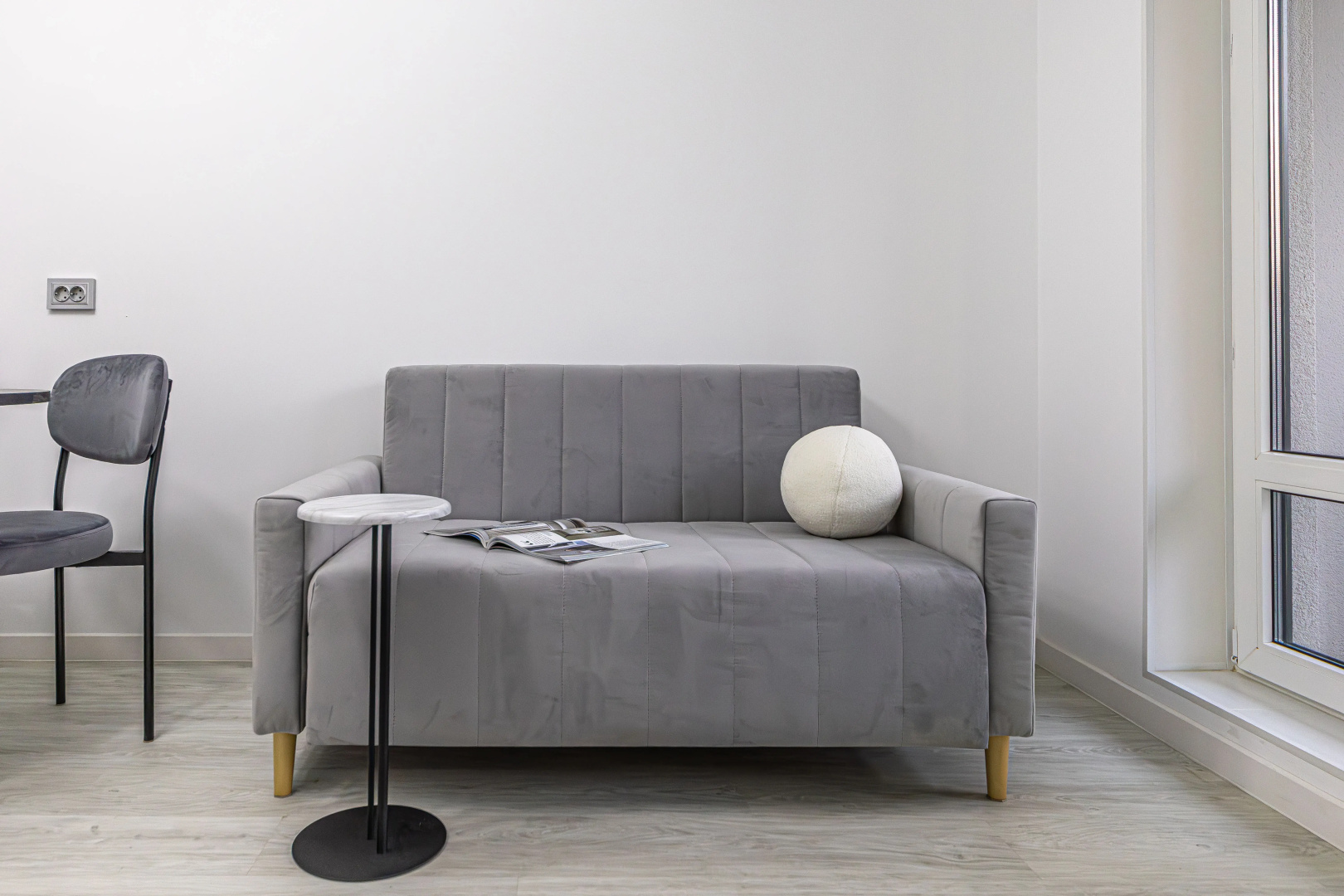 4flats MONOCHROME Квартира у набережной Невы в ЖК бизнес-класса