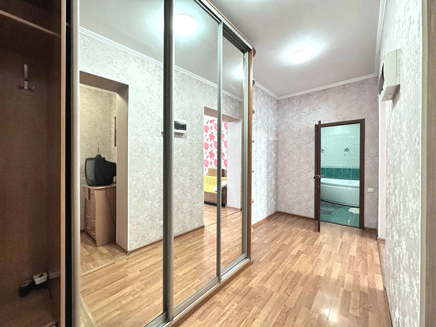 Квартира трехкомнатная в центре на Весенней