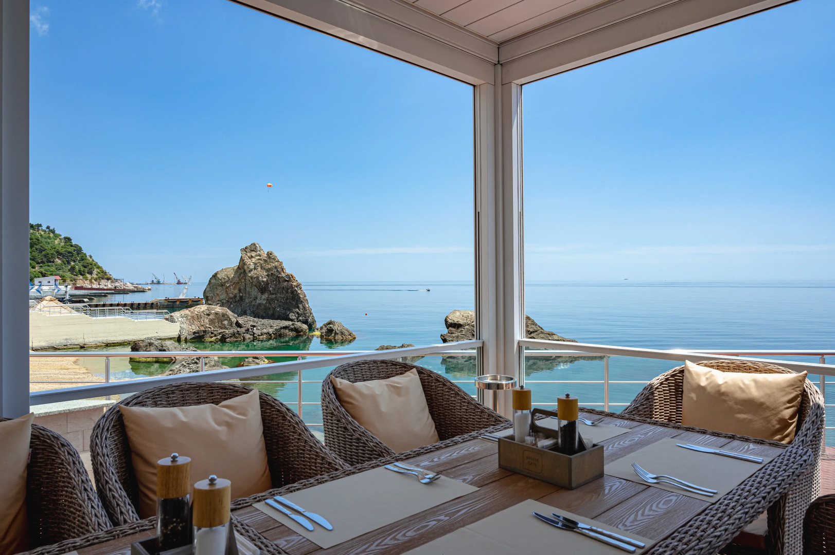 Отель Крымский Бриз Hotel & Villas