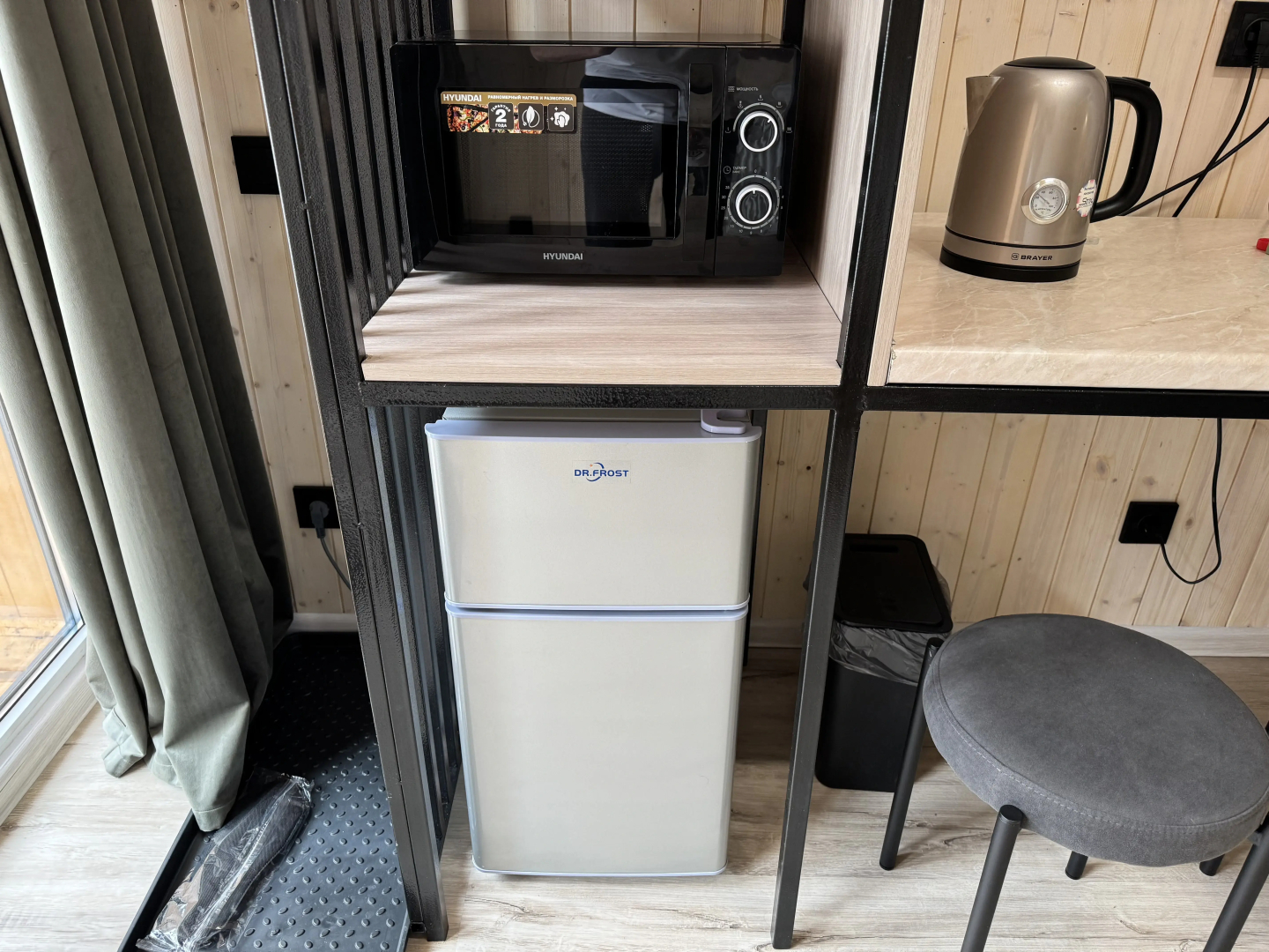 Частный дом в дизайнерском стиле с видом на лес, горы