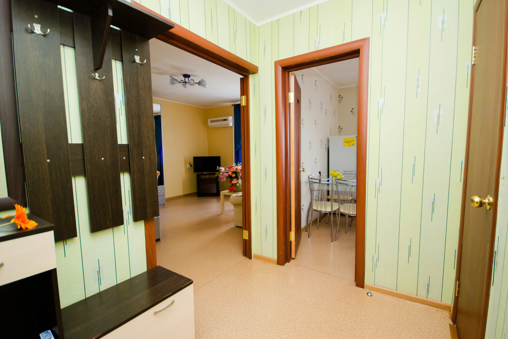 Апартаменты Квартирный Вопрос на Лазурная 17