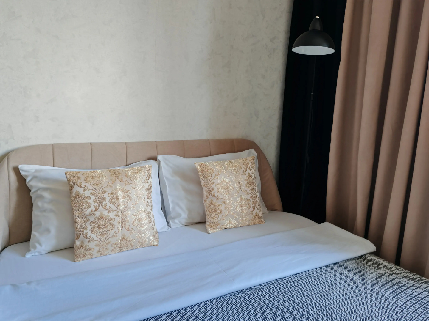 Апартаменты Просторная Двух Комнатная Квартира с Парковкой во дворе