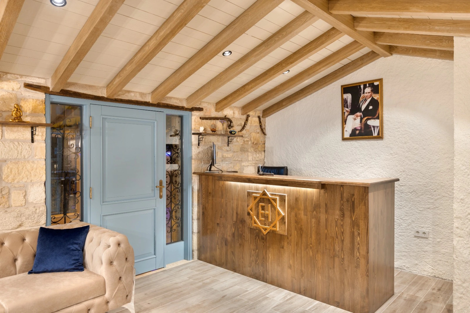 Отель Eflin Haus Historical Place & Monument