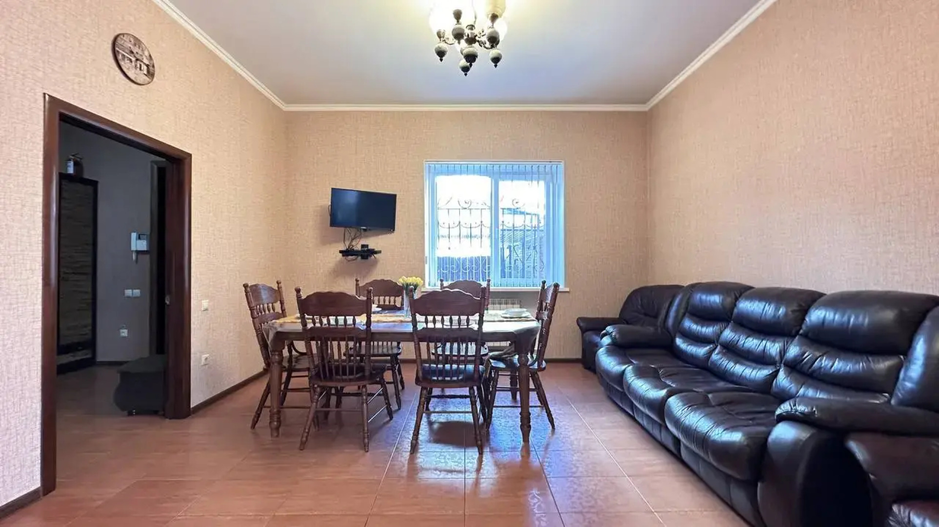 Частный дом с бассейном