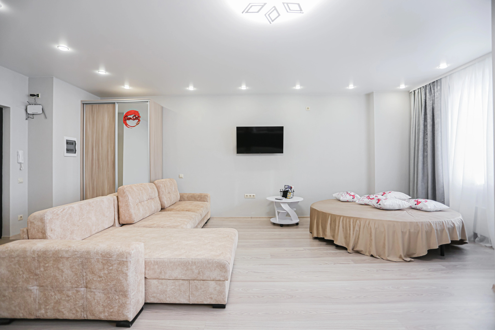 Апартаменты SunSet 2-Оранжерейная 2к1 кв 229