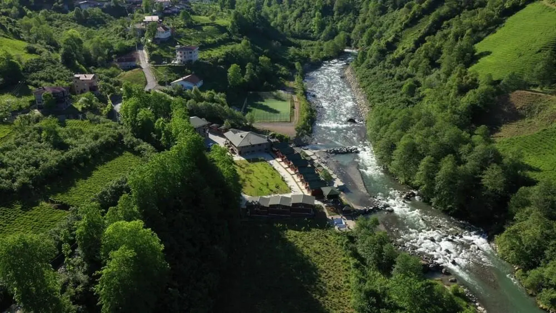 Teona Caglayan Bungalov