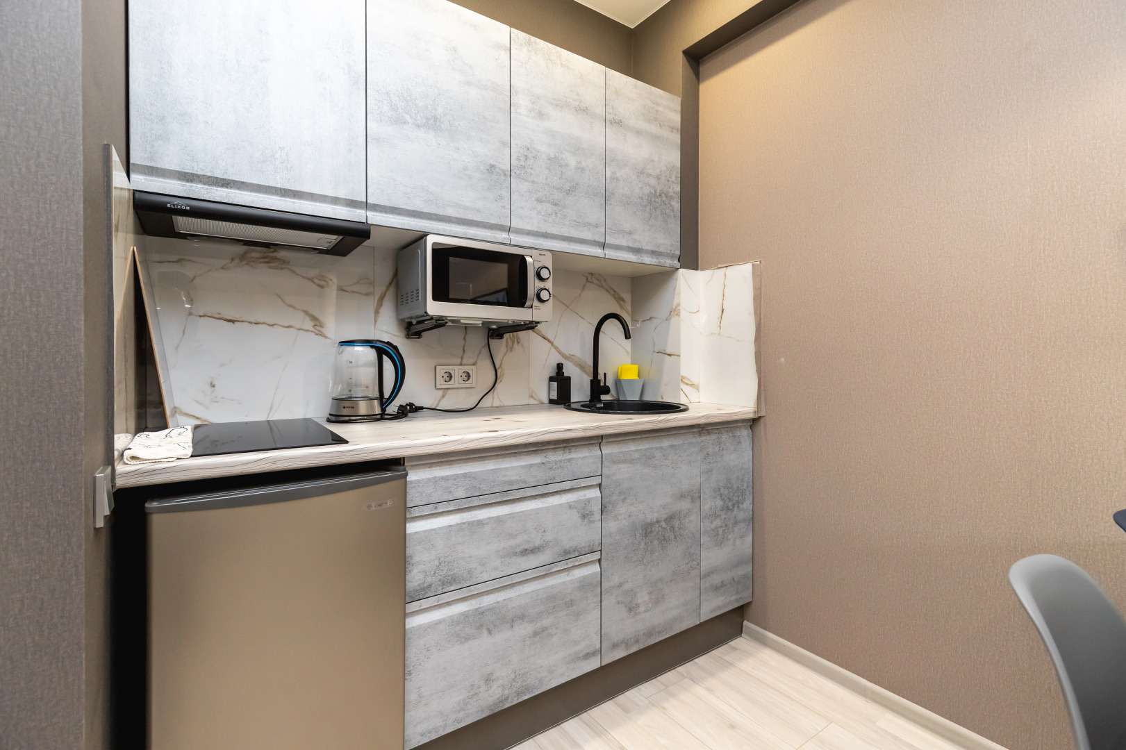 Апартаменты Море Апартаментов на Эстонской 37/9  - 1