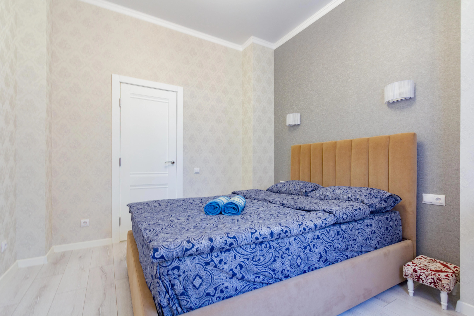 Квартира Двухкомнатная в Истoричeскoм Цeнтpе Гopода с Парковкой