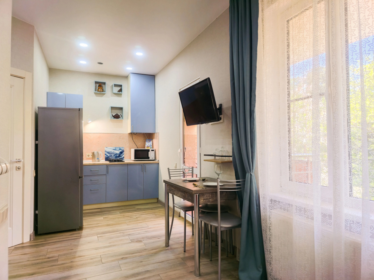 Квартира Студия на тихой улице с видом на лес