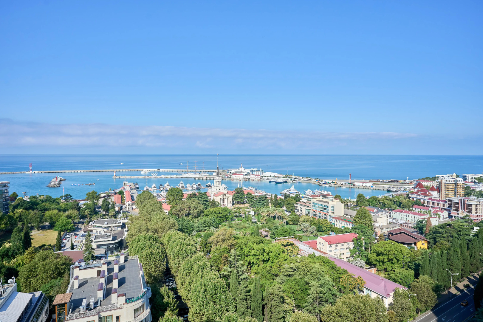 Апартаменты с Шикарным Видом на Море в Центре Сочи