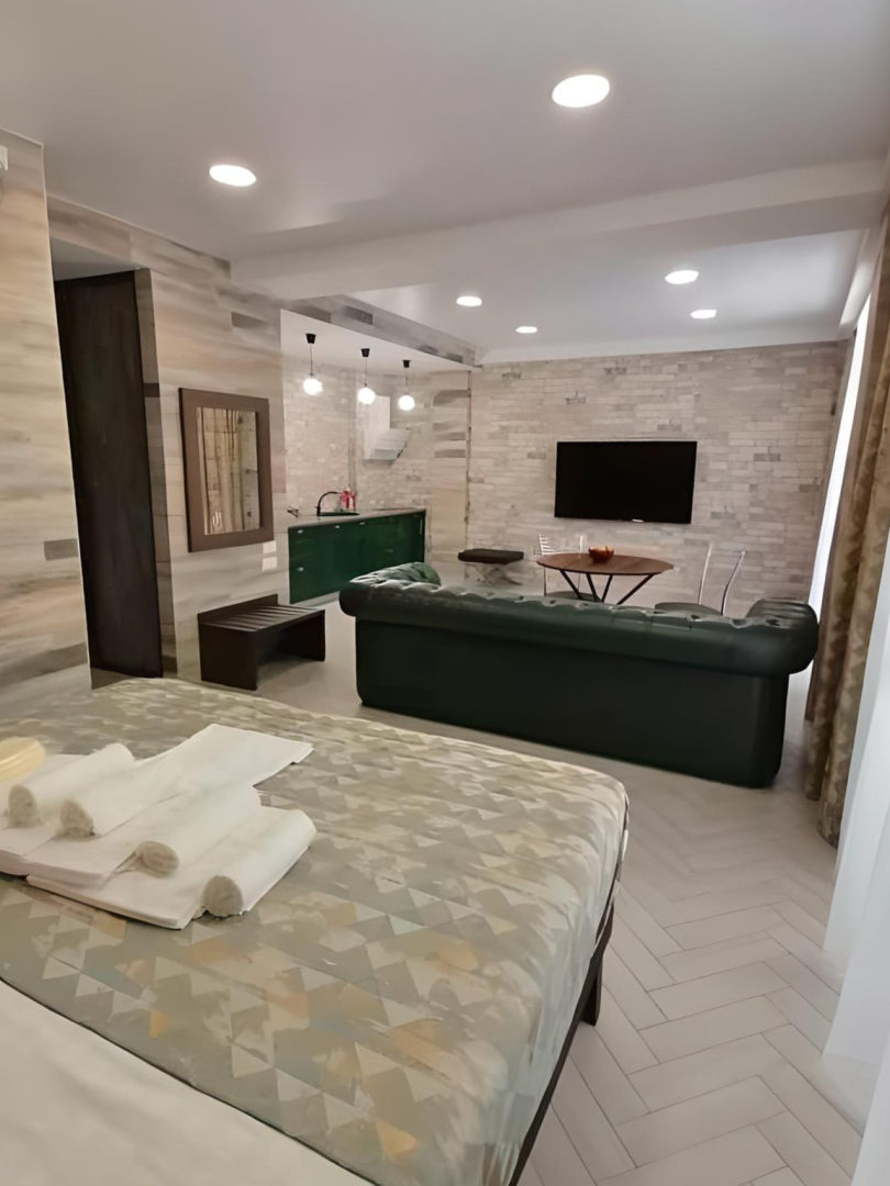 Апартаменты Holiday and Business 1