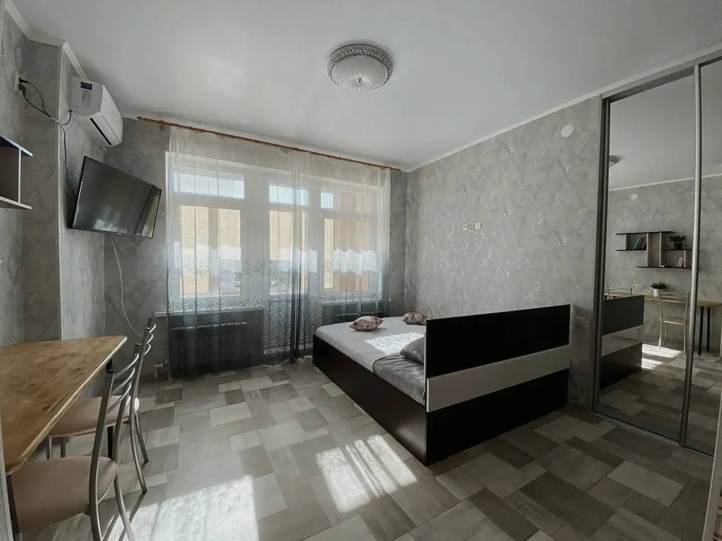 Квартира студия Green FOX с видом на Собор Святого Владимира