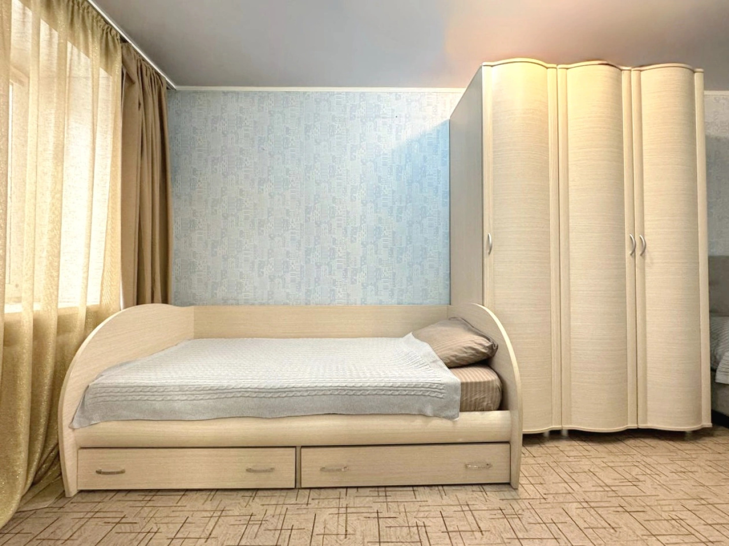 Квартира двухкомнатная в центре на Дзержинского рядом с РИАцентром