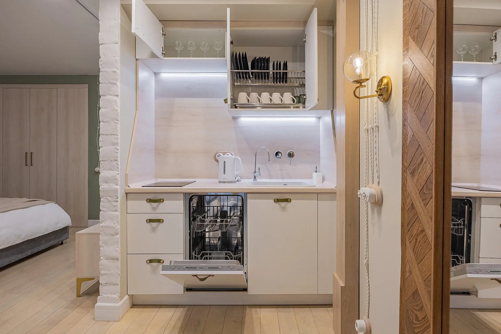 Апартаменты в Центре на Невзоровых 7 Сова-Дом