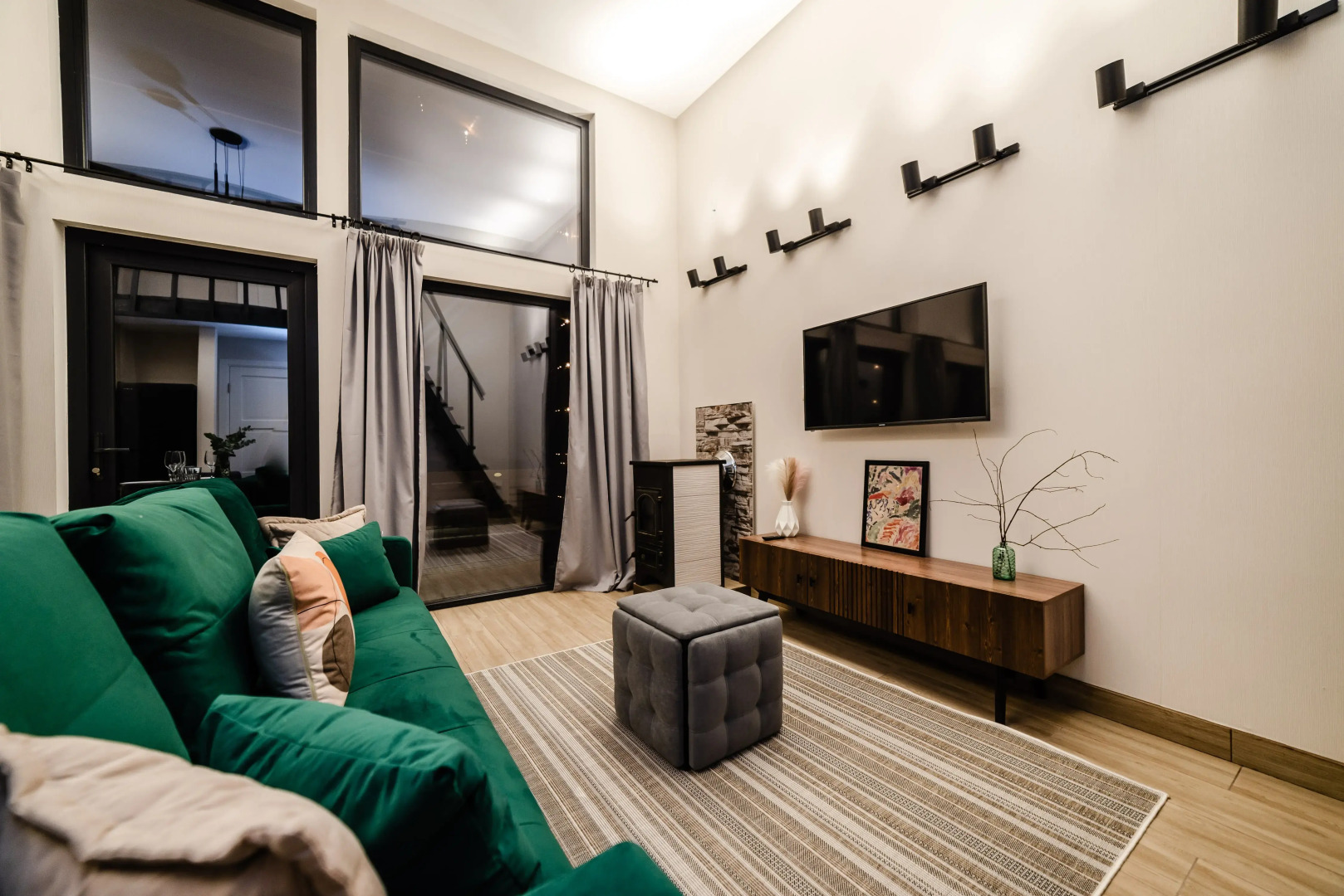 Частный Дом Барнхаус №1 с дровяной баней и горячей купелью, на 7 госте