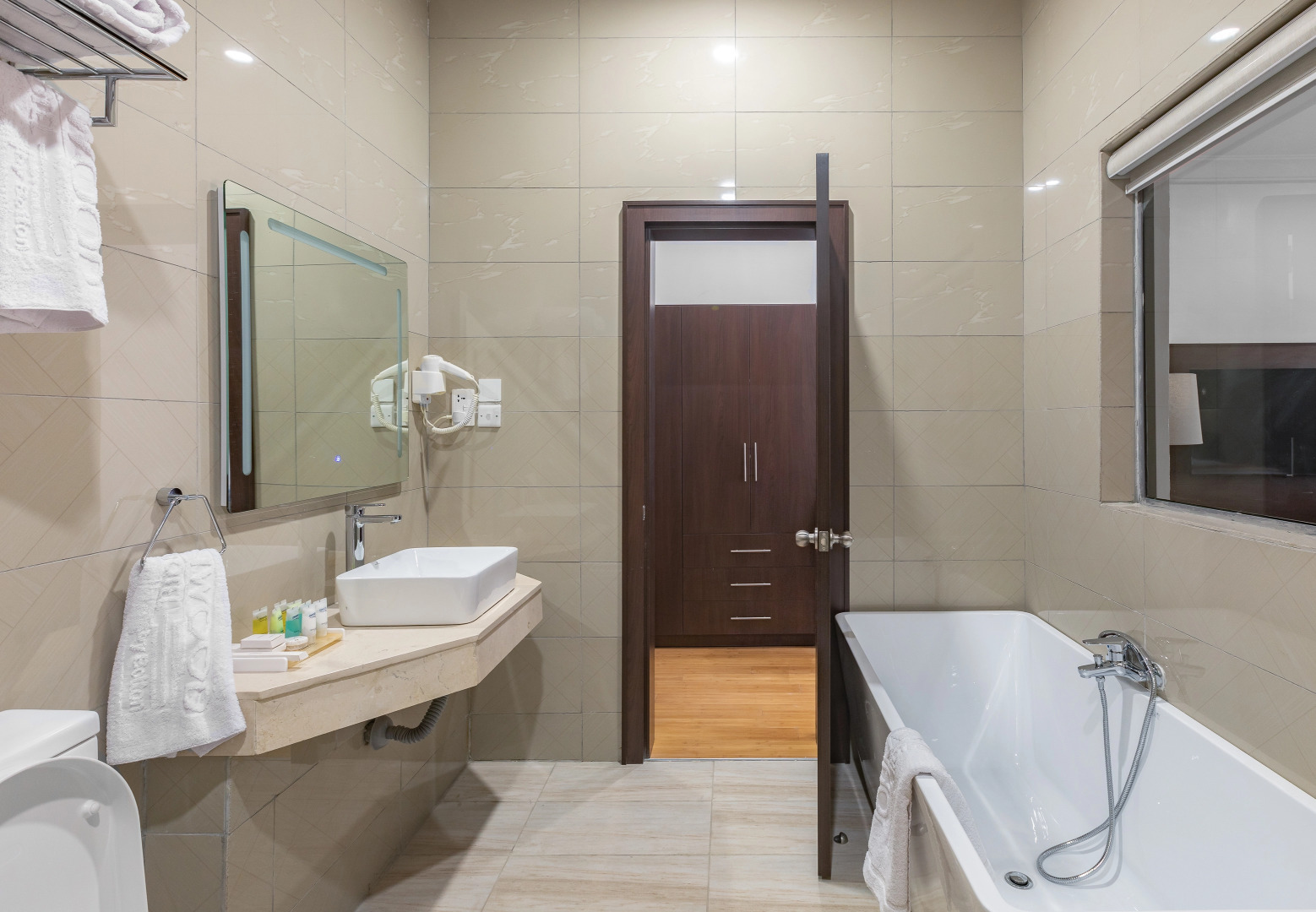 Отель Johnwood Hotel by Bolton