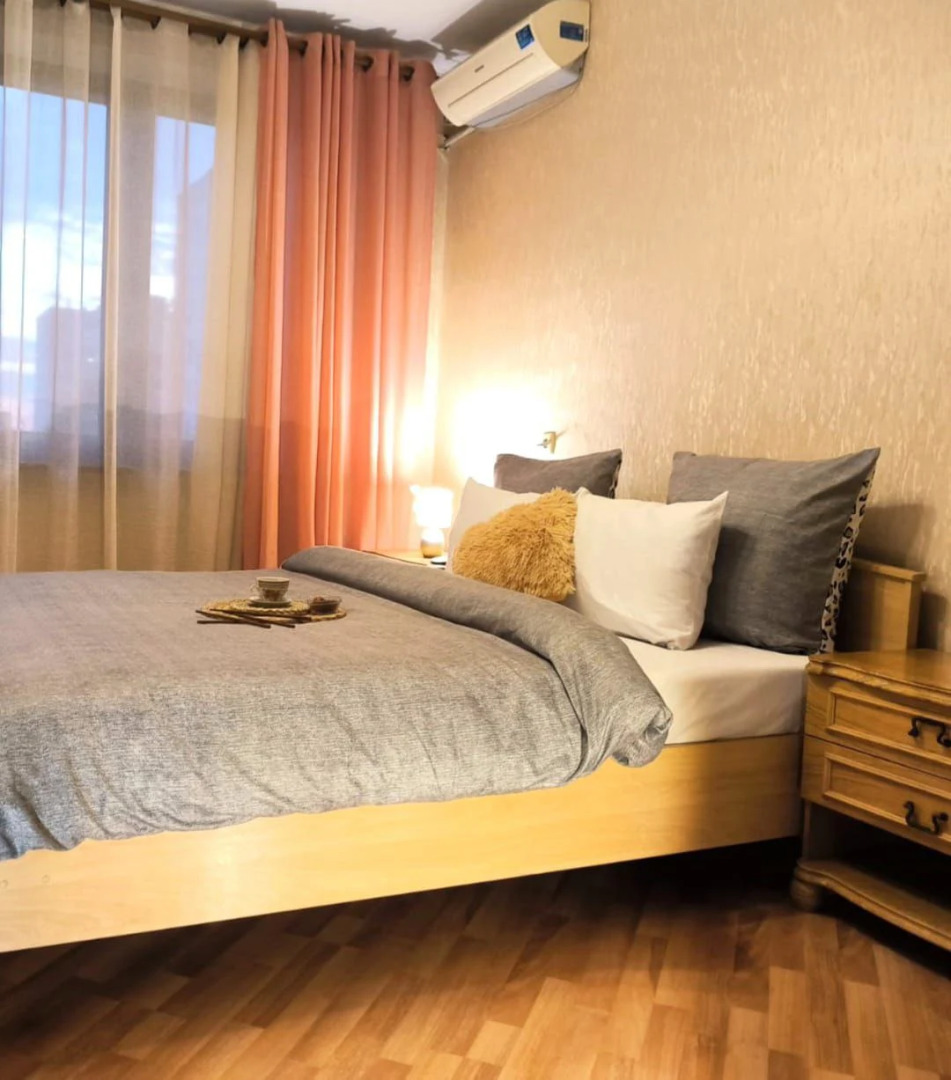 Просторные апартаменты Lora Home на Пражской