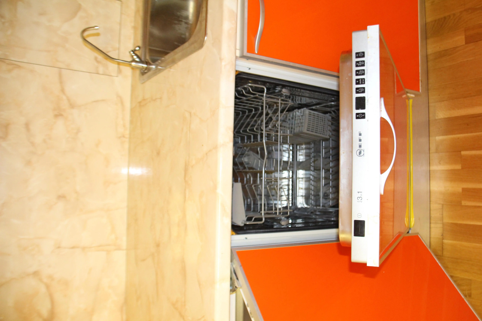 Апартаменты Веселая студия "Оранжевое настроение"