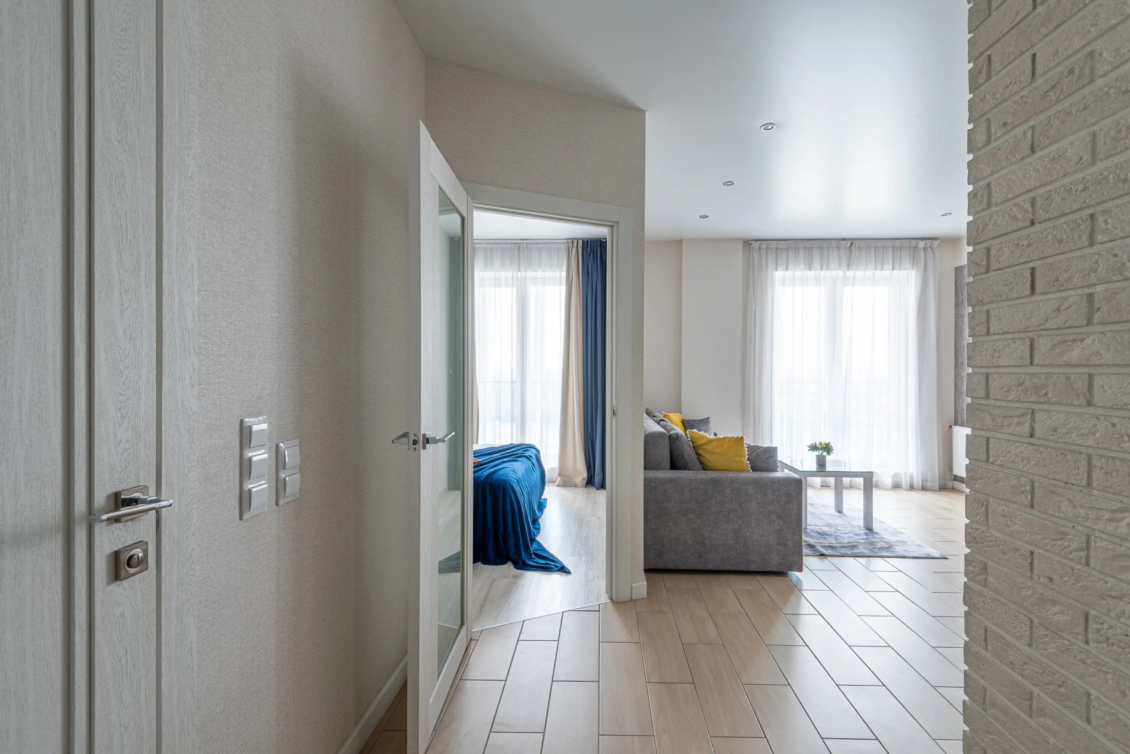 Квартира на сутки Минск Маяк Метро 3 минуты Бесконтактное заселение Wi-Fi Кухня объединена с жилой зоной Отдельная спальня