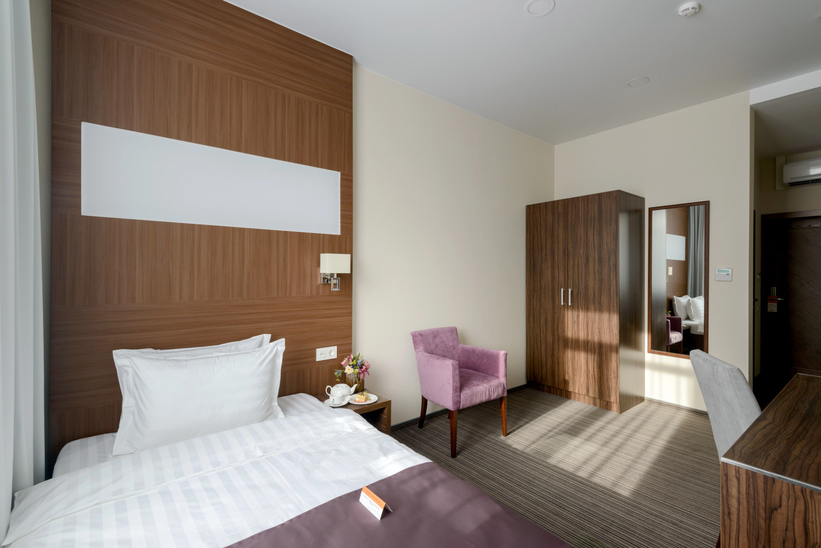 Отель PARK WOOD HOTEL