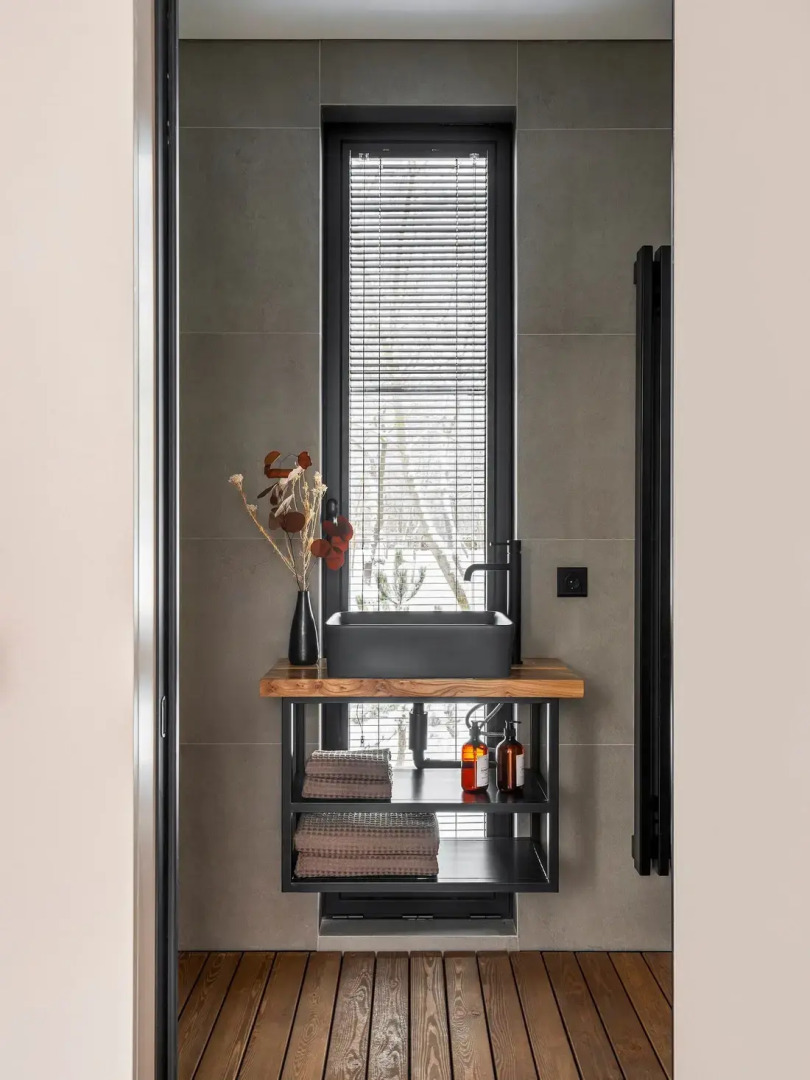 Частный Дом на Берегу Реки с Приватной Террасой и Джакузи