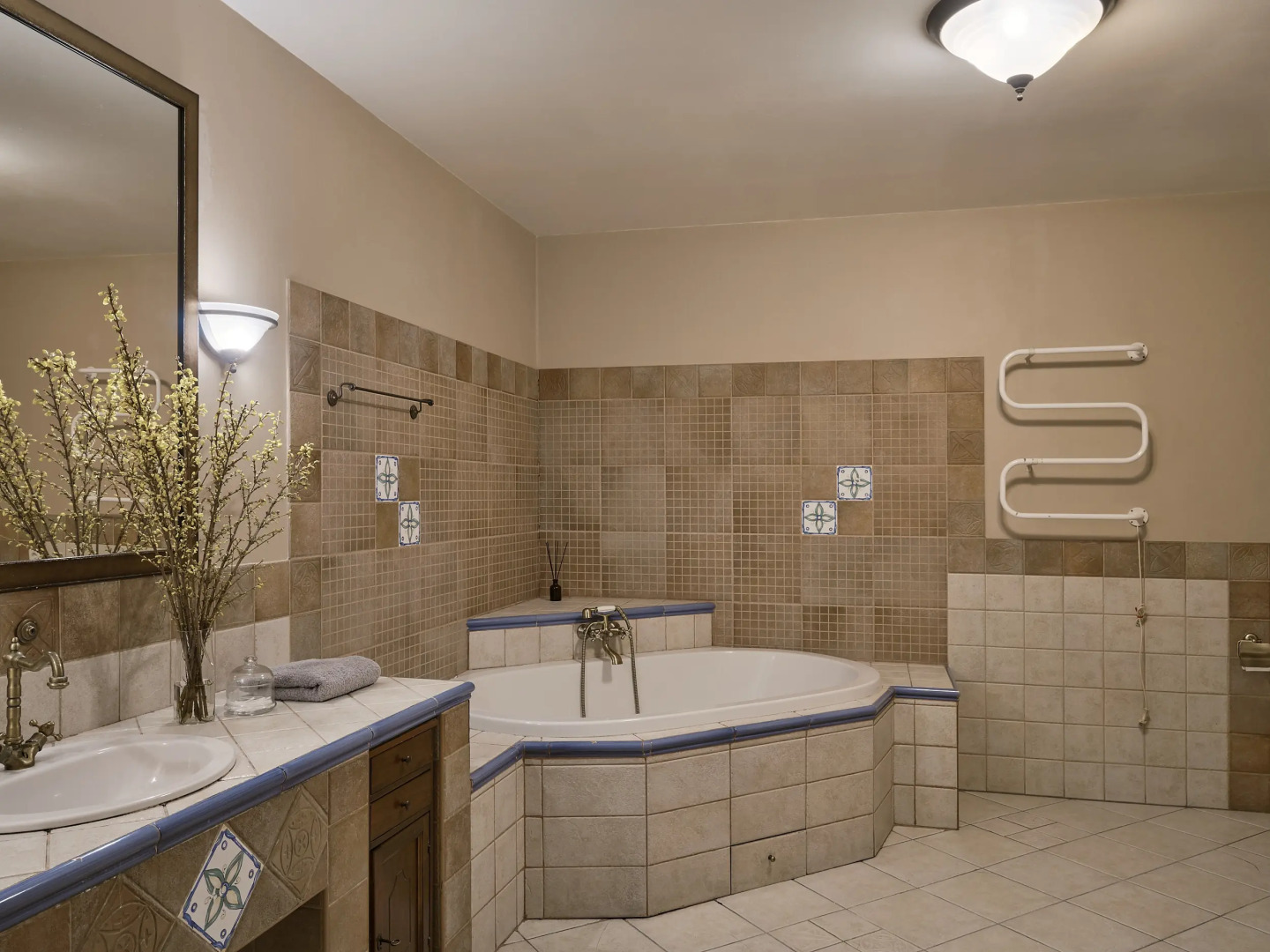 Апартаменты 170 кв. м. с 3 спальнями и видом на Австрийскую площадь