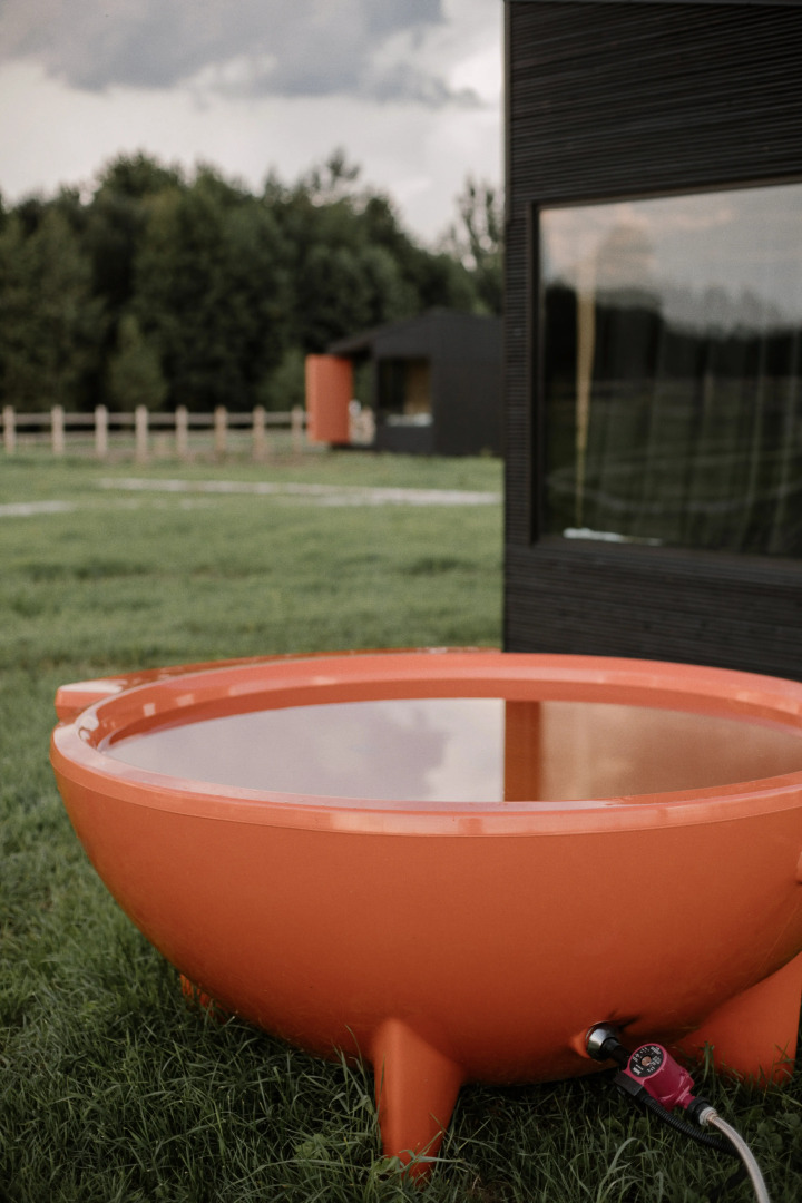 Частный дом Панорамные мини-домики на ферме Nomad Houses в Браславе