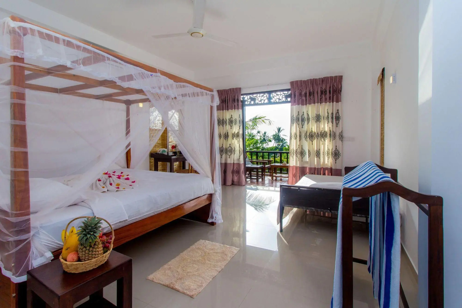 Курортный отель Ananthaya Beach