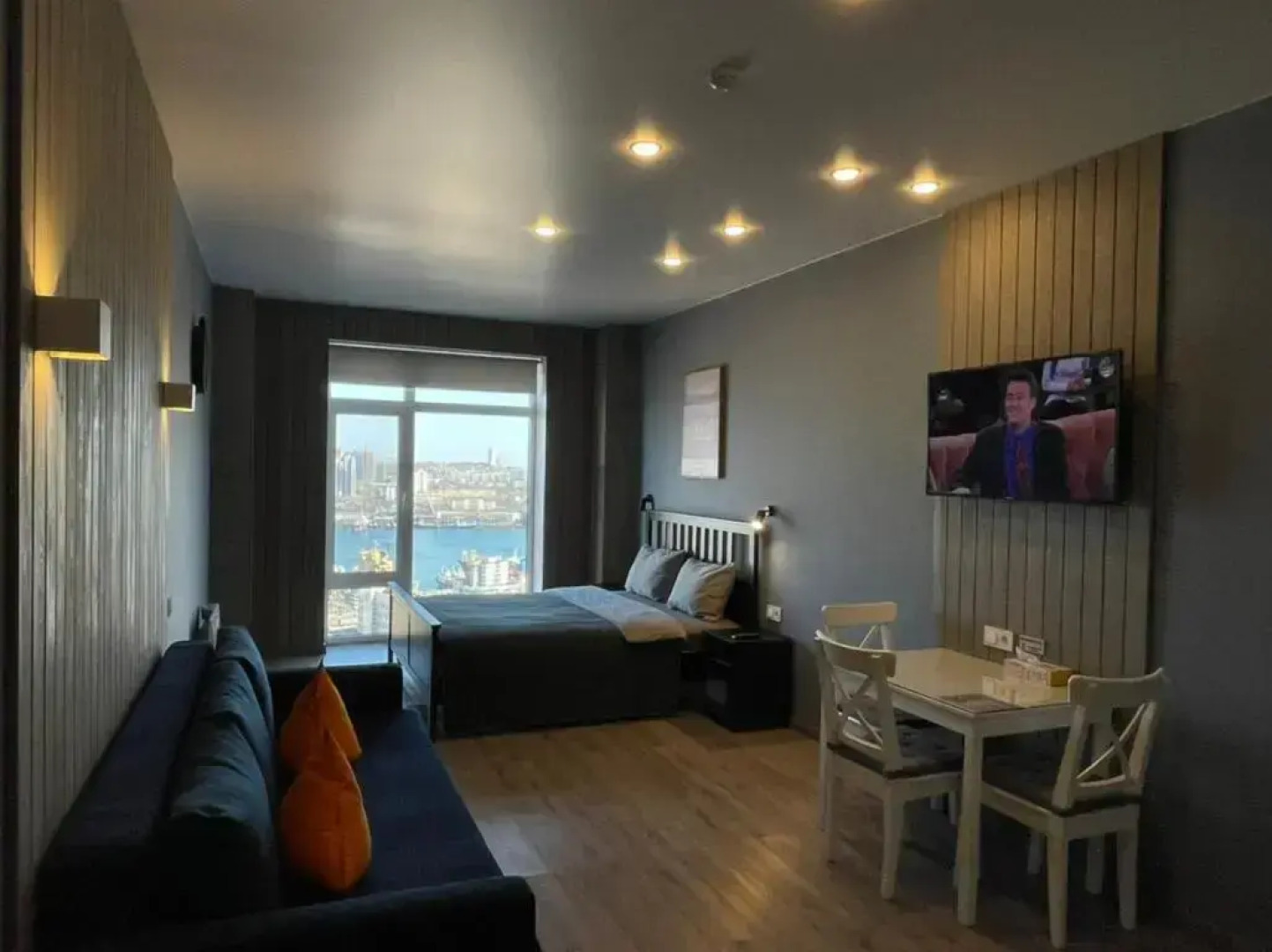 Апартаменты Central Place Vladivostok Люкс Комфорт с видом на Мосты и Залив (1)