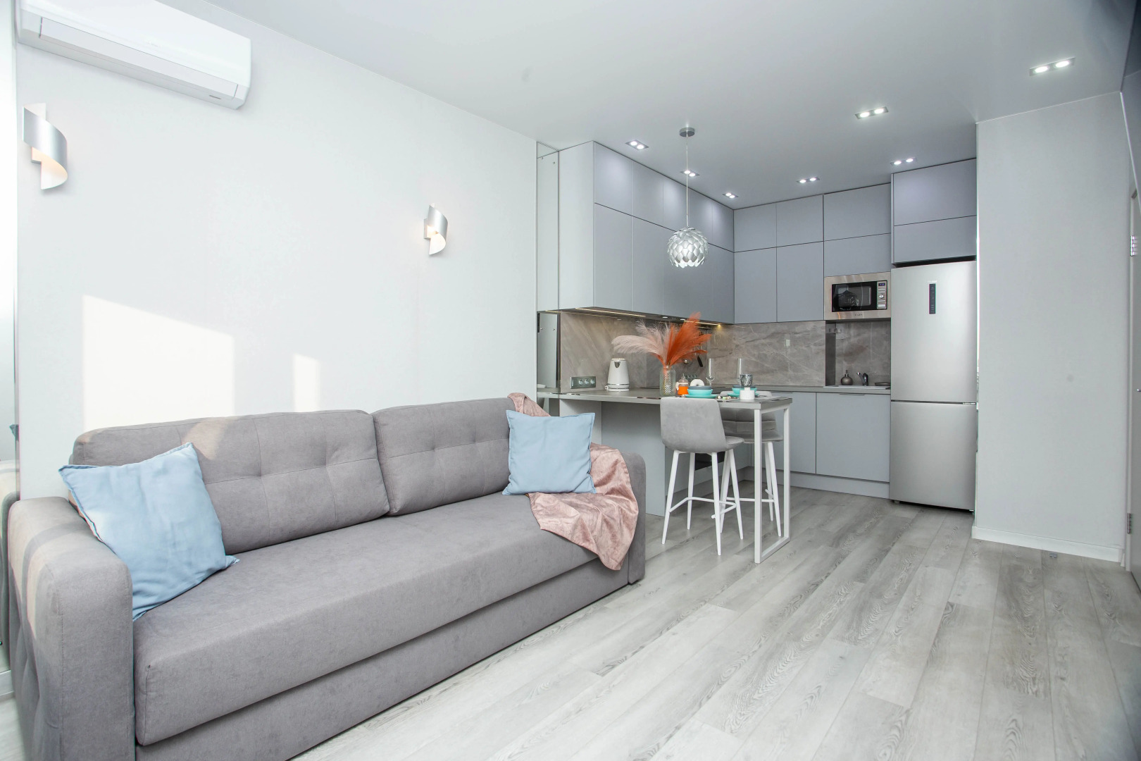 Апартаменты Unique Apart Одри с панорамным видом на город и Московскую площадь на Терешковой 16