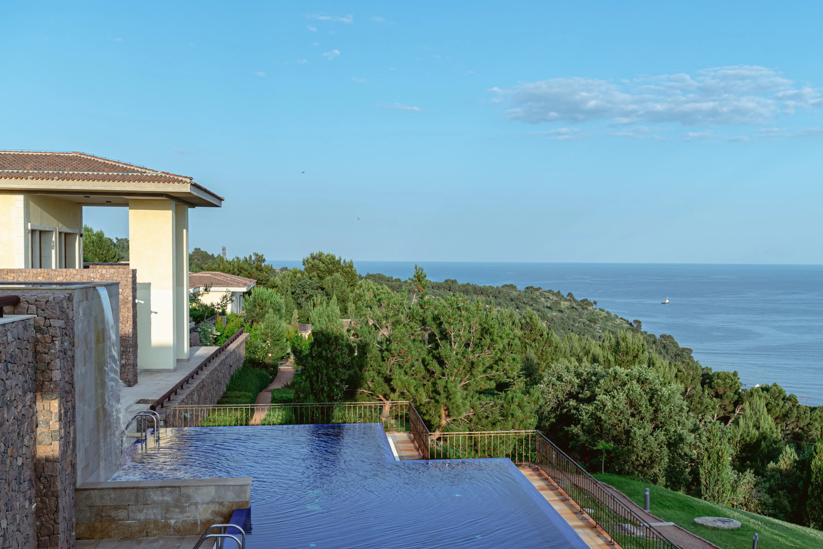 Отель Крымский Бриз Hotel & Villas